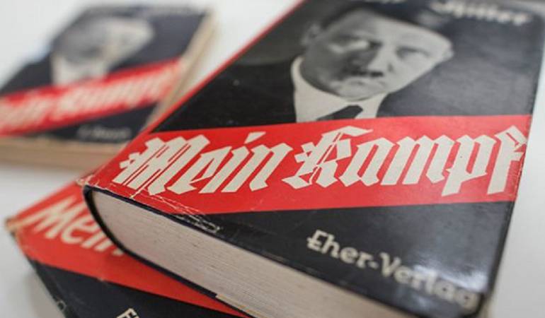 Libro de Hitler se podrá leer en Alemania después de 70 años: “Mi lucha” de Hitler sale a la venta en Alemania después de siete décadas