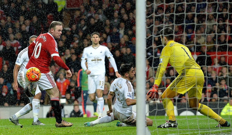 Respira Van Gaal: Manchester United derrotó 2-1 al Swansea