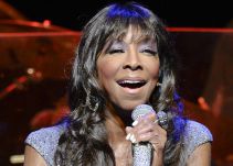 Pesar en el mundo de la música por la muerte de Natalie Cole