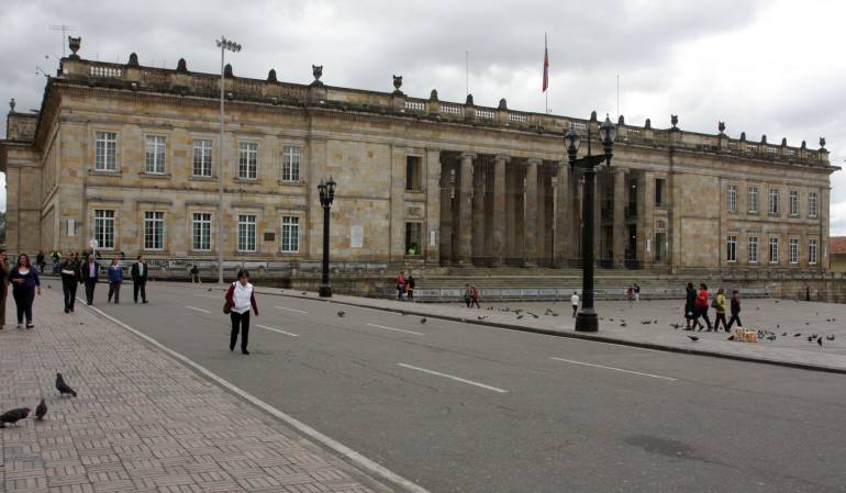 Defensor calificó como “escandaloso” lavado de fachada del Congreso en sequía