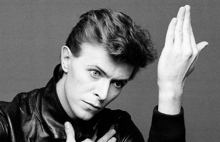 Artistas y políticos lamentan la muerte de Bowie, un "héroe" de la música