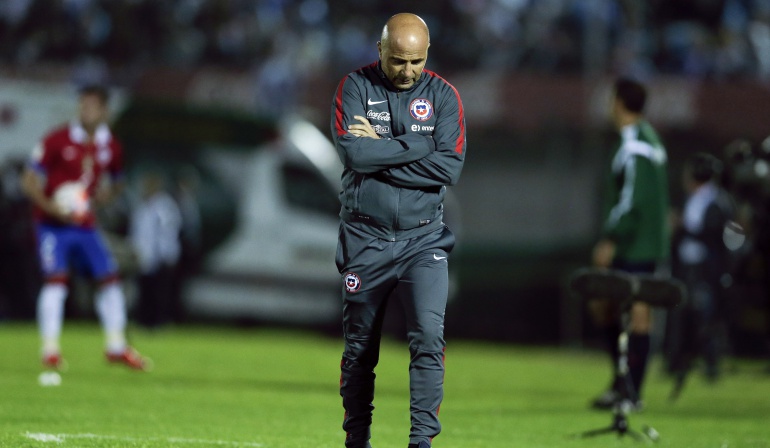 Sampaoli técnico de la Selección de Chile: Sampaoli fue increpado por hinchas a su llegada a Chile