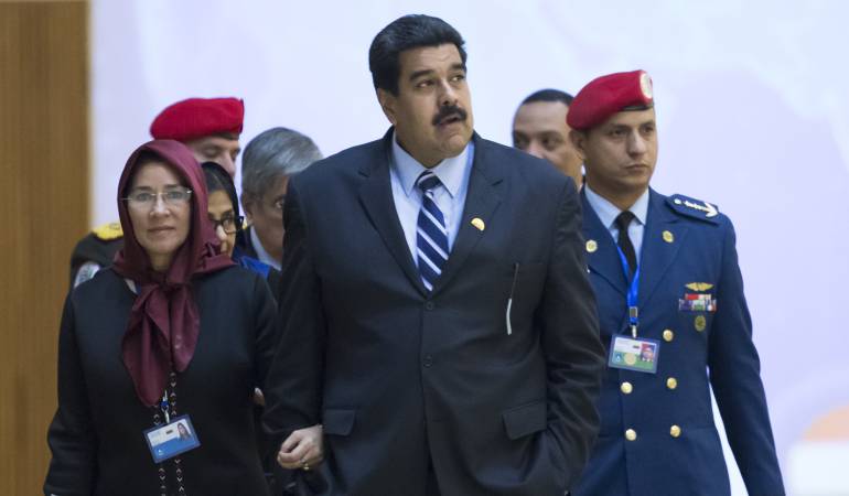 Maduro decreta estado de emergencia económica en Venezuela