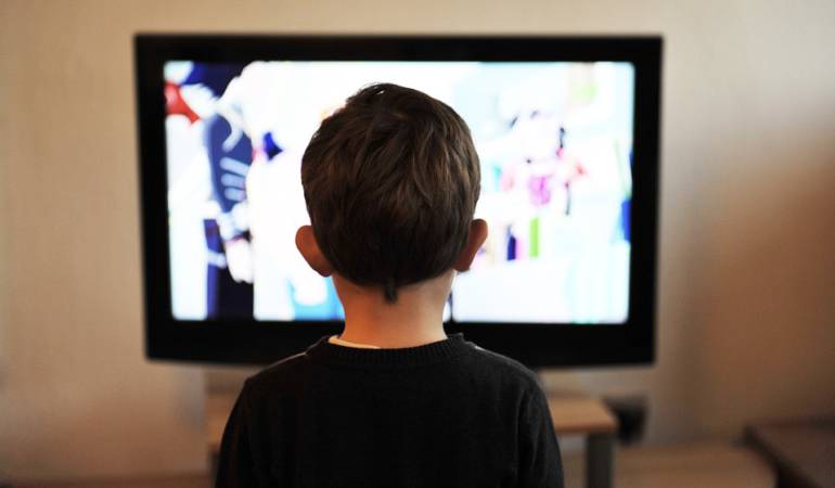 Problemas de aprendizaje en los niños, niños y aparatos electrónicos, tabletas, teléfonos inteligentes: ¿Por qué restringir el uso aparatos electrónicos a sus hijos?