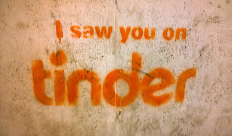 Tinder discrimina secretamente a los usuarios de la aplicación