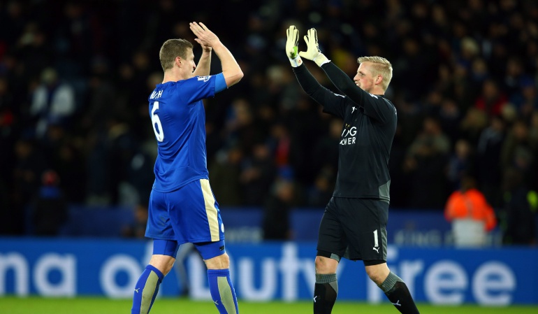 Leicester, City y United no fallan y el Tottenham adelanta al Arsenal