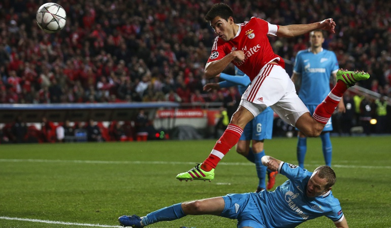 Jonas da la victoria al Benfica sobre el Zenit en el último suspiro del juego