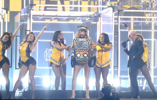 Sofía Vergara, lo mejor del show de Pitbull en los Premios Grammy 2016 al bailar El taxi Taylor Swift: Sofía Vergara, lo mejor que le pudo pasar a Pitbull en los Grammy Sofía Vergara, lo mejor del show de Pitbull en los Premios Grammy 2016 al bailar El taxi Taylor Swift: Sofía Vergara, lo mejor que le pudo pasar a Pitbull en los Grammy