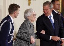 Muere la escritora Harper Lee, autora de "Matar a un ruiseñor"