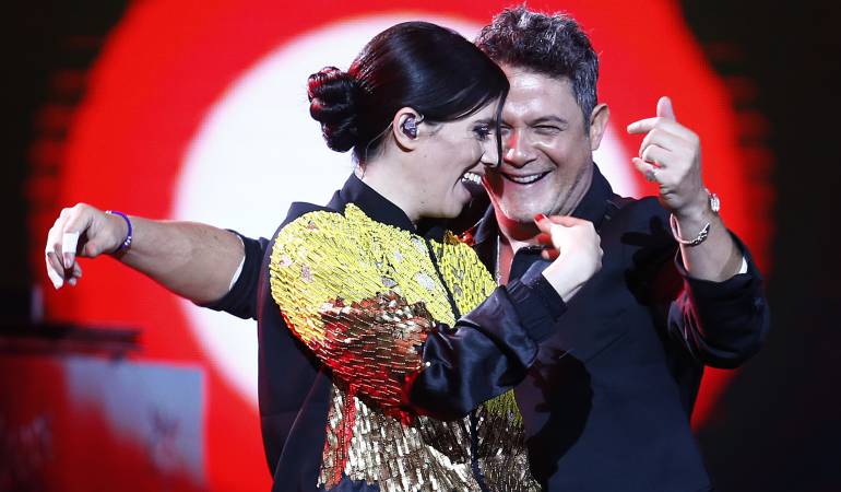 Javiera Mena olvida letra de 'Corazón partío' en show de Alejandro Sanz en Festival de Viña del Mar: Javiera Mena olvida la letra de 'Corazón partío' en dúo con Alejandro Sanz