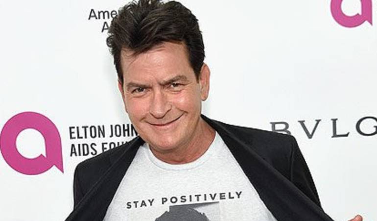 La camiseta de Charlie Sheen contra el sida: Mantenerse positivamente negativo: Charlie Sheen