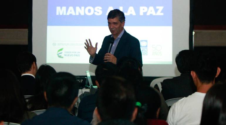 "Universitarios serán los Cuerpos de Paz del país": Rafael Pardo