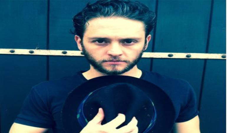 Fans de "Rebelde" hacen supuesto "bullying" a Christopher Von Uckermann: Christopher Uckermann dice no soportar el 'bullying' de los fans de 'Rebelde'