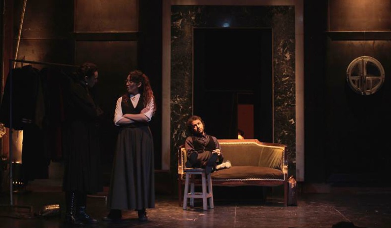 Neva, obra de teatro con Jhon Alex Toro, Camila y Javiera Valenzuela en La Casa del Teatro Nacional y Festival de Teatro: 'Neva': una obra con la que dan ganas de volverse actor