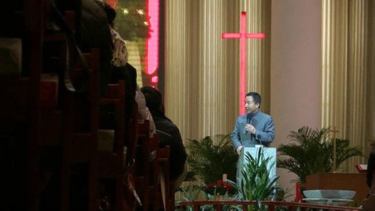 Wu Weiqing, pastor de una iglesia oficial en Pekín, dice que lleva "una vida cristiana dentro de los márgenes de la ley". Wu Weiqing, pastor de una iglesia oficial en Pekín, dice que lleva "una vida cristiana dentro de los márgenes de la ley".