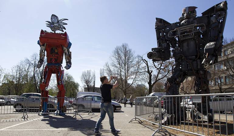 Transformers hechos con chatarra y basura en Zagreb: Inauguran exposición de 'Transformers' hechos con chatarra