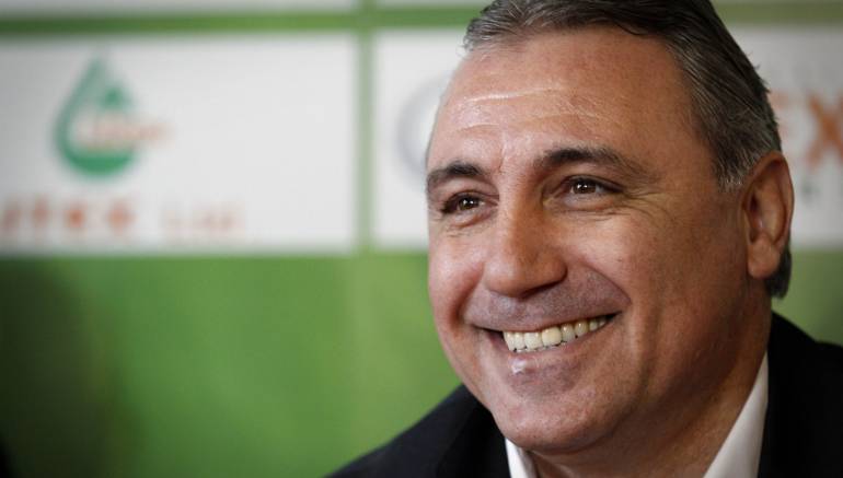 Stoichkov es criticado por fotos de cacería: Hristo Stoichkov, de los aplausos a los abucheos