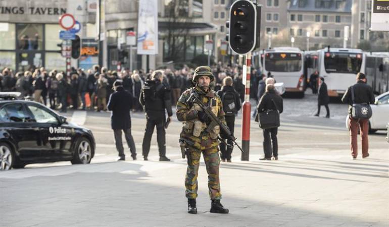 Aeropuerto de Bruselas reabre con seguridad máxima después del atentado