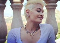 Paris Jackson se tatúa un tributo a su padre Michael Jackson en la muñeca