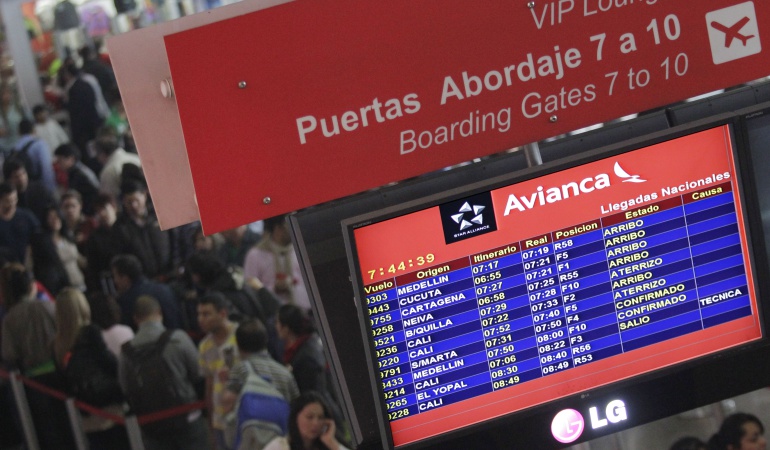 Corrupción en la Aerocivil: Funcionaria y su familia viajaron por Colombia, EE.UU. y Europa con las millas de la Aerocivil