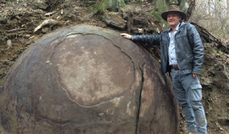 La piedra hallada: La extraña piedra esférica de Bosnia que "podría ser la clave de una civilización perdida"