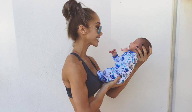Chontel Ducan recibe fuertes criticas por publicar foto de su bebé: Bloguera fitness es criticada por publicar foto de su hijo recién nacido