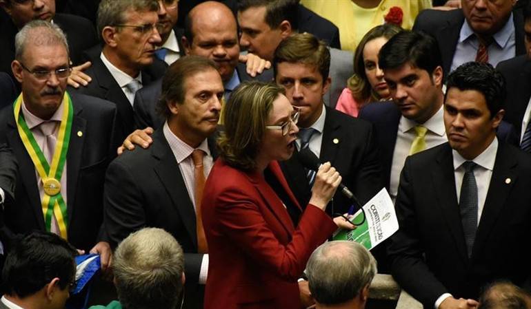 Fernando Collor, el primer presidente suramericano en ir a juicio político, también fue brasilero