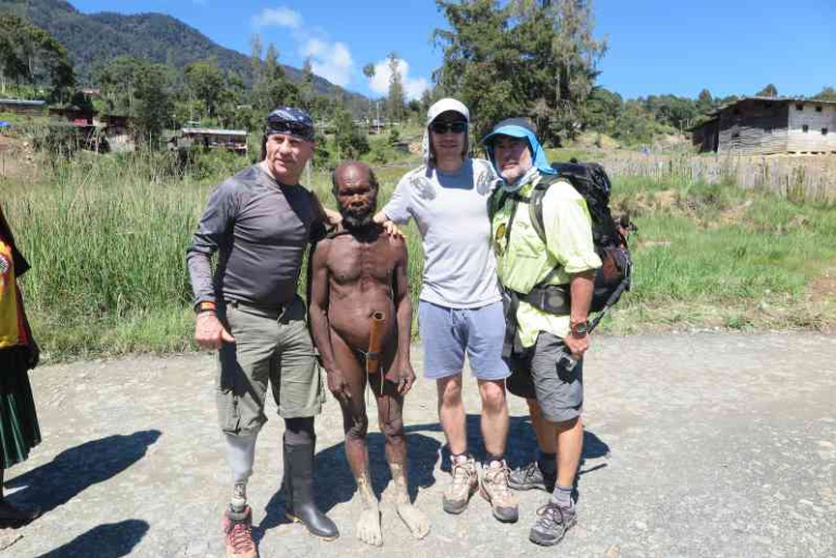 Día 3: inicia exploración hacia el Monte Carstensz, última cumbre para la meta