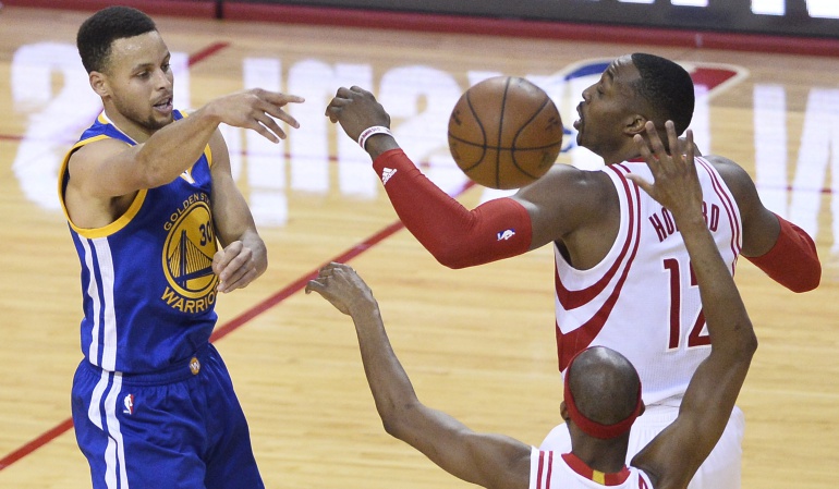 Stephen Curry sufre esguince en rodilla derecha y será sometido a una resonancia