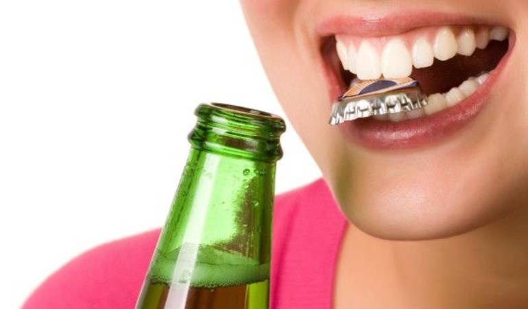 Seis hábitos frecuentes que estropean tus dientes