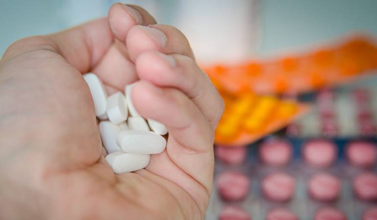 Gobierno crea comisión para fijar precios de medicamentos