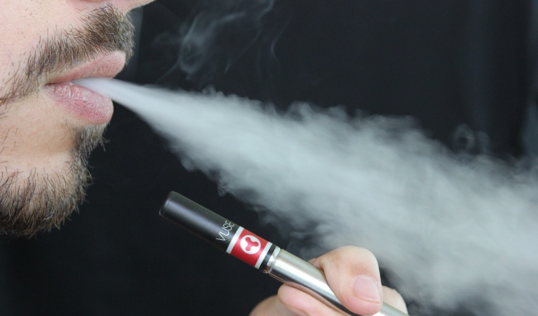 Cigarrillos electrónicos: Estados Unidos prohíbe venta de cigarrillos electrónicos a menores de 18 años
