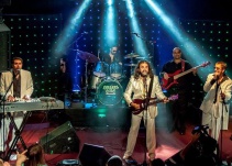 La idea de un tributo es viajar en el tiempo: John Acosta de los Bee Gees Gold