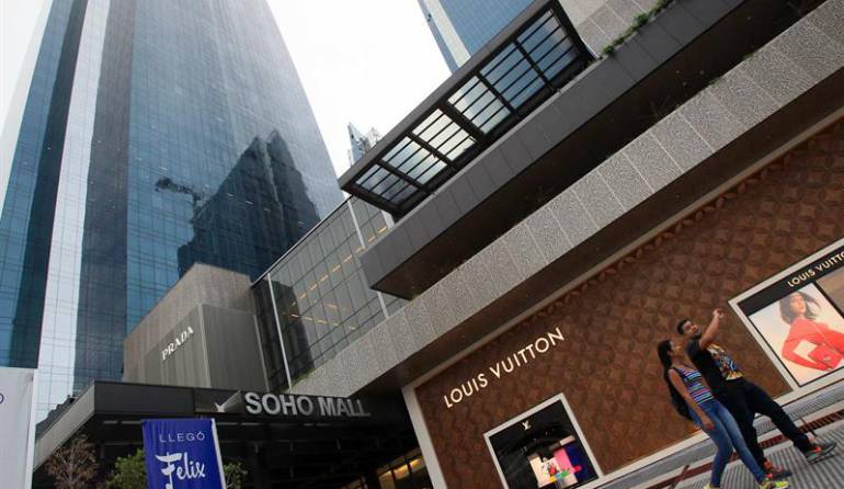 Empresas de familia Waked sufren primeras consecuencias de bloqueo de EE.UU.