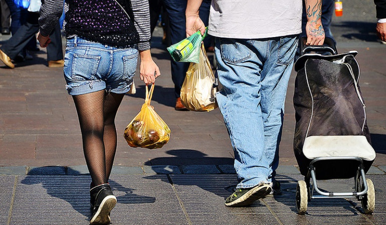 Cobro de impuesto por el uso de bolsas: Verdes proponen impuesto para quienes usen bolsas plásticas