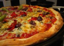 Logran romper un récord al entregar pizza en la cima del monte Kilimanjaro