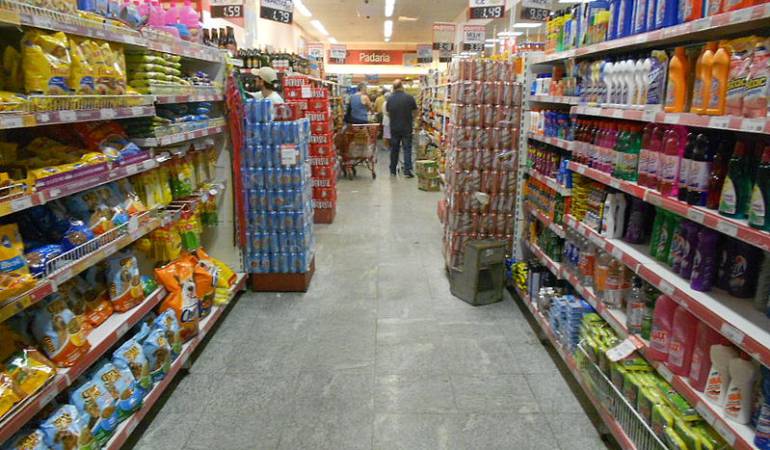 Consumidores colombianos: Confianza del consumidor completa cuatro meses en terreno negativo