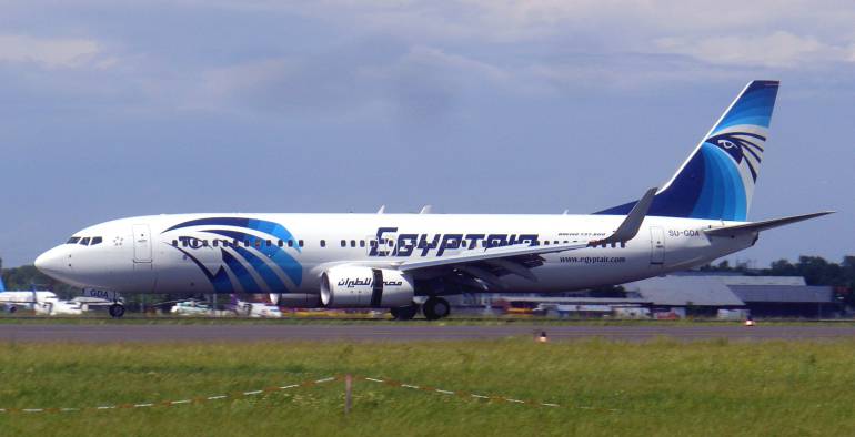 Presidente de Francia confirma que avión de EgyptAir se estrelló