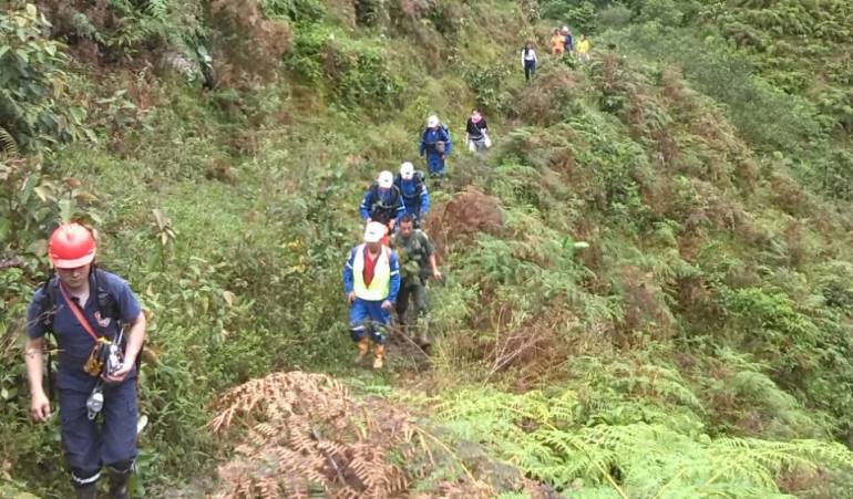 Bomberos rescatan los cuerpos de dos hombres en mina ilegal en Cundinamarca
