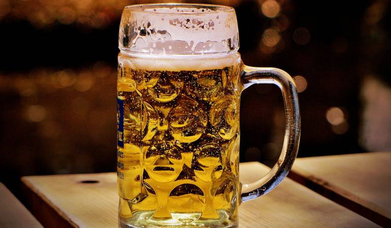 Cómo utilizar la cerveza para fortalecer el pelo: La cerveza como tratamiento para el pelo