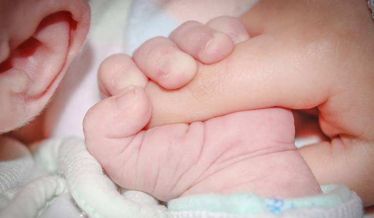 Después de una larga espera, padres recuperan a su hijo intercambiado al nacer: El calvario de la pareja que recuperó a su bebé intercambiado al nacer