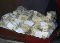 Ex alto cargo argentino atrapado "in fraganti" con dinero y un arma larga en un convento