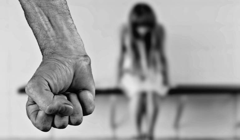 La "naturalización" de la violencia de pareja en algunas sociedades es uno de los factores que influyen en la forma cómo piensan las adolescentes.