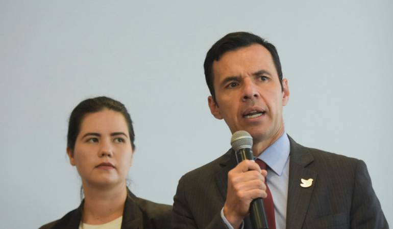 Gobierno invita al Centro Democrático a comisión para el estatuto de oposición