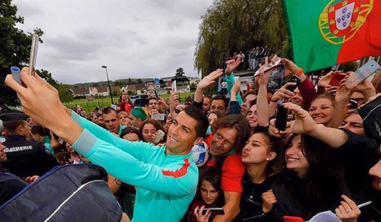 Foto con Cristiano Ronaldo: La reacción del joven que se sacó la foto con Cristiano Ronaldo