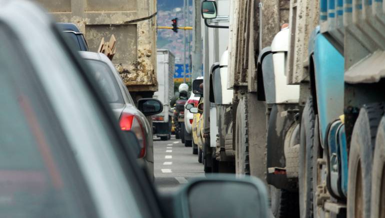Grúas están habilitadas para llevarse vehículos mal parqueados