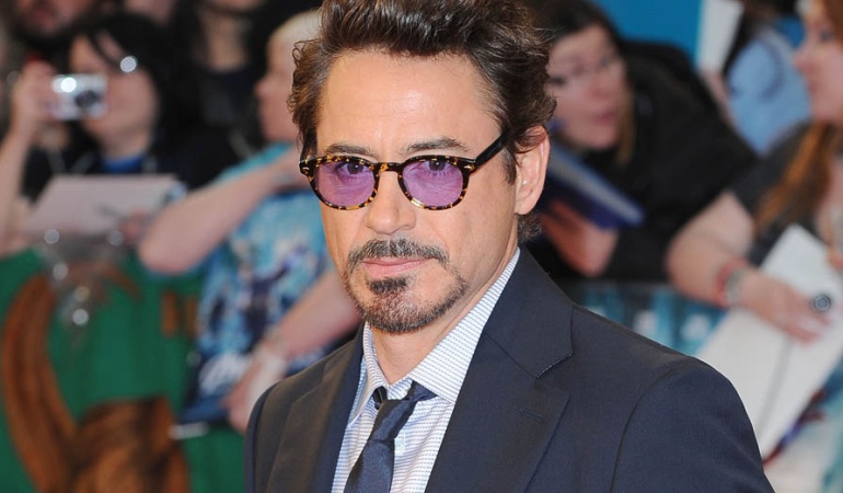 Robert Downey Jr. aprueba la 'Iron Man' negra: Robert Downey Jr. da la bienvenida al relevo de Tony Stark como 'Iron Man'