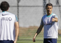 Ronaldo cede premio a Nani