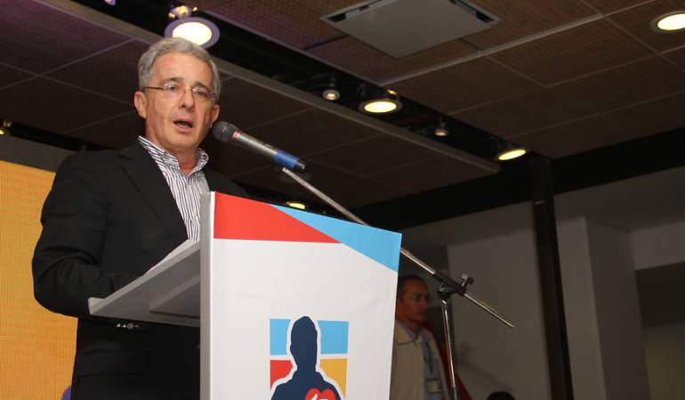 proceso paz diálogo Uribe y Santos: Sería inútil diálogo con el Gobierno: Uribe