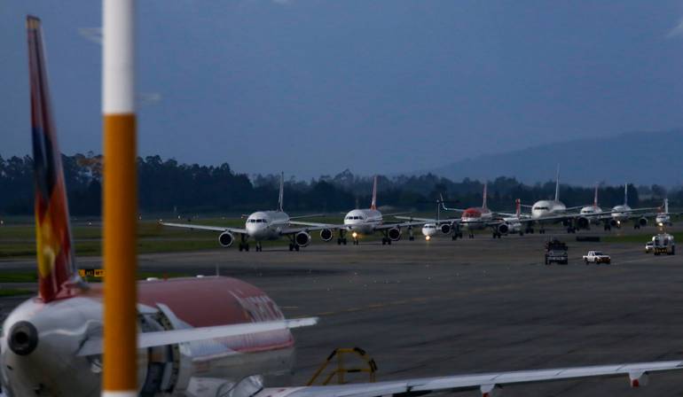paro camionero afecta aeropuertos Bogotá Cali: Obras en aeropuertos de Bogotá y Cali afectadas por paro camionero